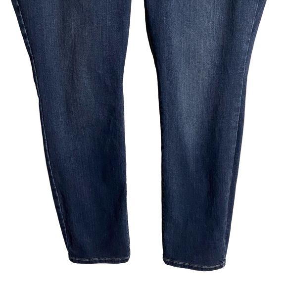 Lee Women's Mid Rise Sculpting Slim Leg Pull-On Jeans - Picture 3 of 8